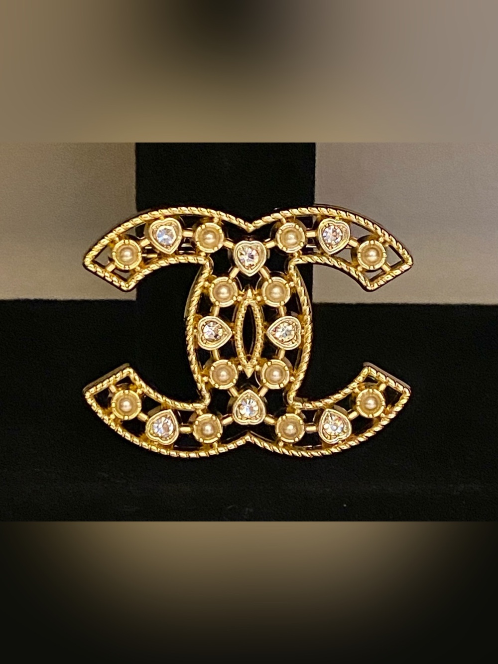 Fashion Jewelry Gold-Tone Crystal Heart/Pearl CC-Style Brooch Large